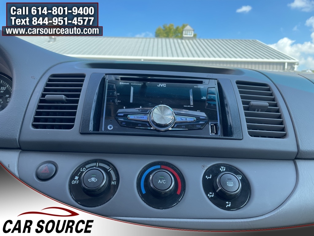 2004 Toyota Camry LE photo 17