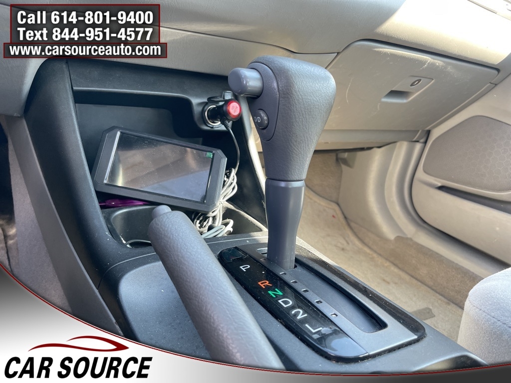 2004 Toyota Camry LE photo 18