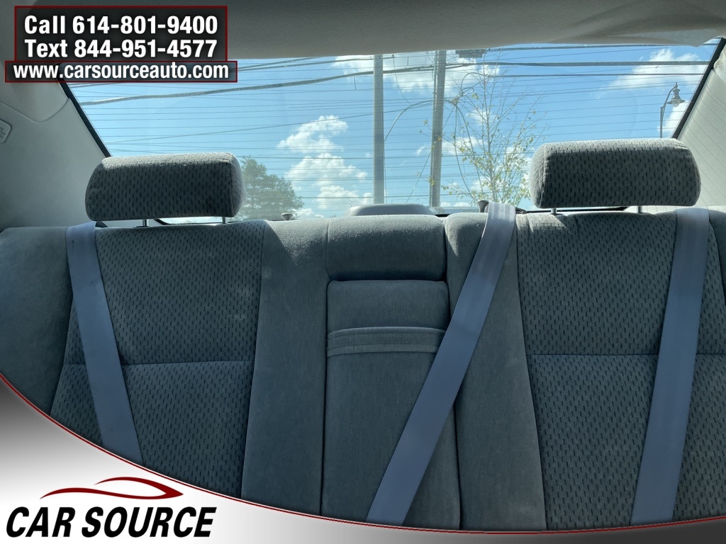 2004 Toyota Camry LE photo 21