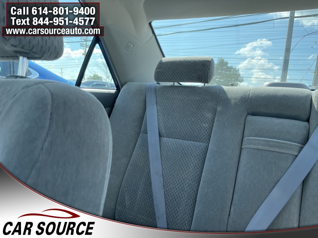 2004 Toyota Camry LE photo 22