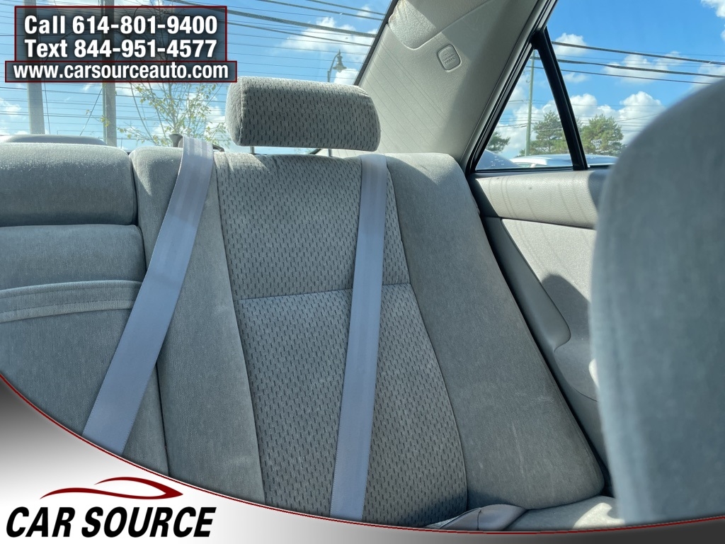 2004 Toyota Camry LE photo 23