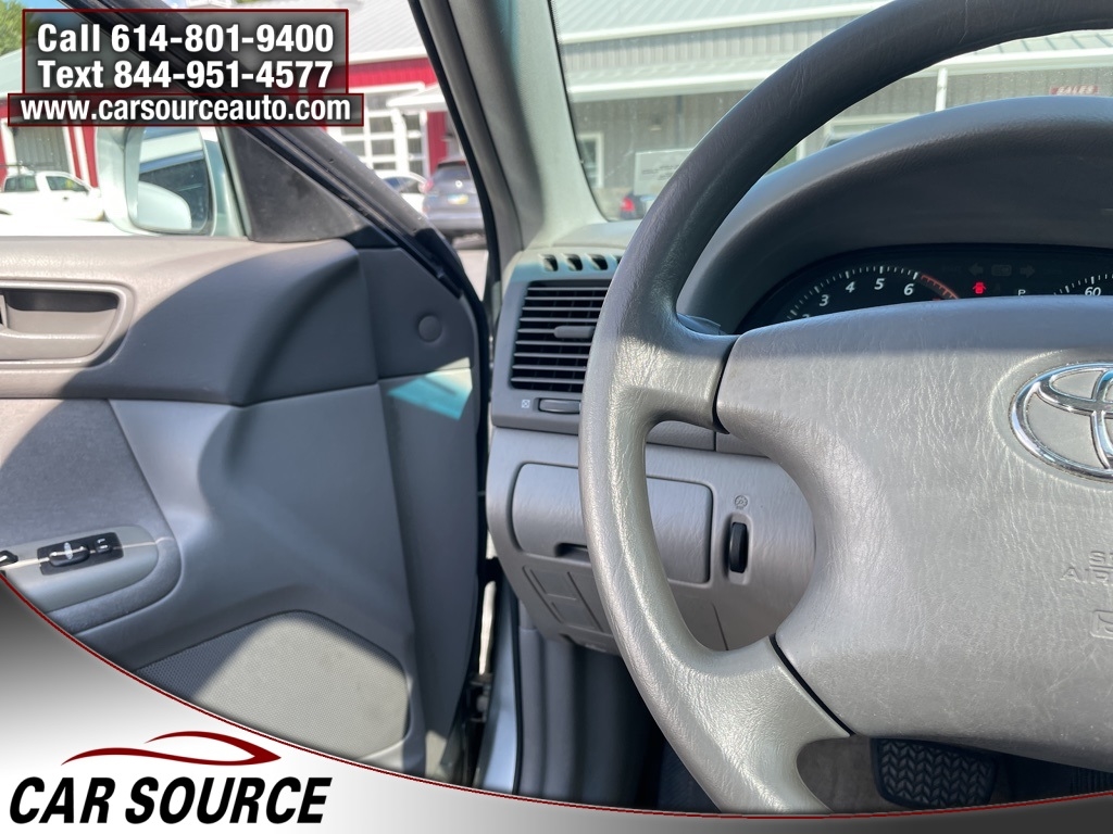 2004 Toyota Camry LE photo 24
