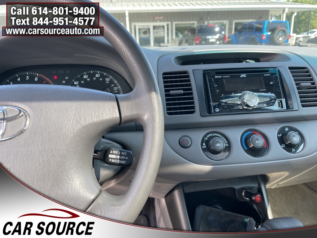 2004 Toyota Camry LE photo 25