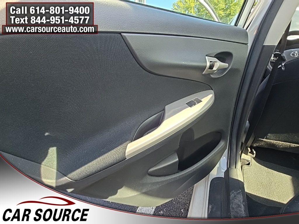 2012 Toyota Corolla L photo 17