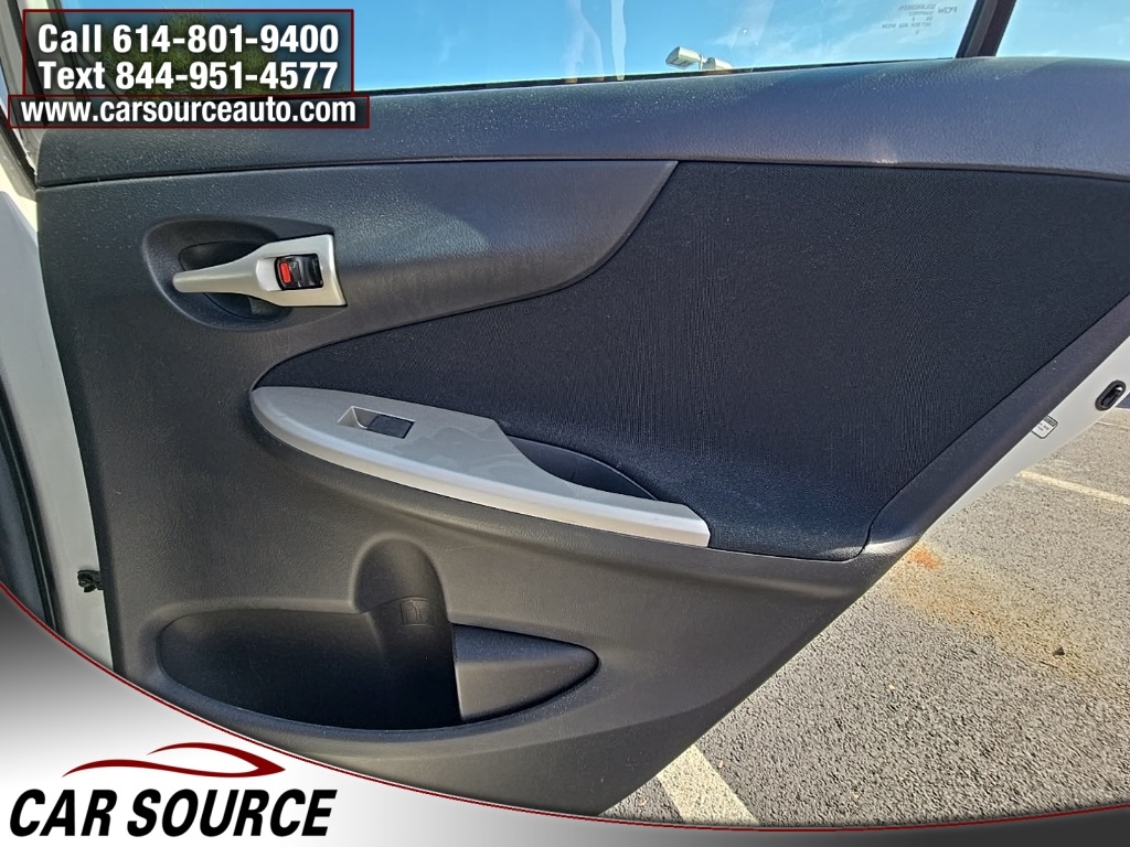2012 Toyota Corolla L photo 21