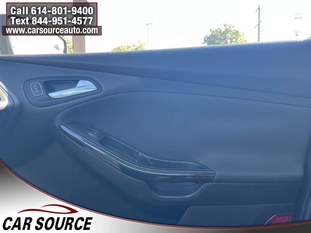 2015 Ford Focus Titanium photo 14