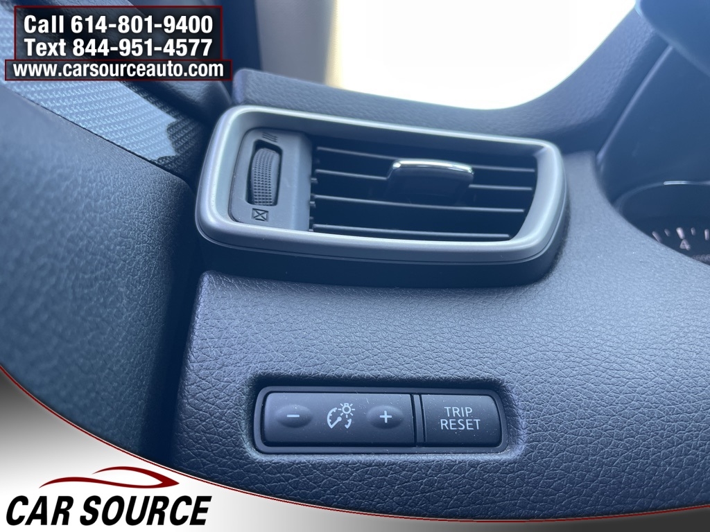 2016 Nissan Rogue SL photo 19