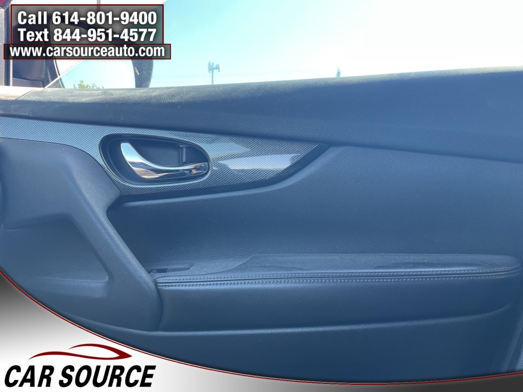2016 Nissan Rogue SL photo 22
