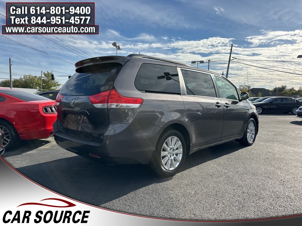 Toyota Sienna  2011 Toyota Sienna  2011