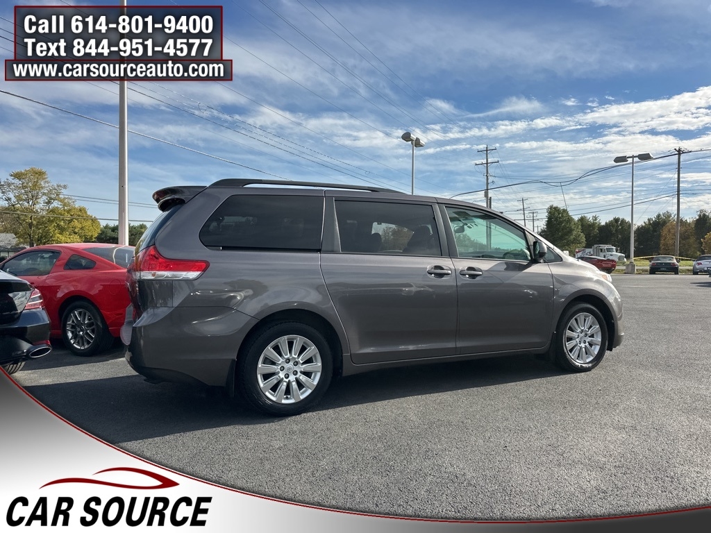 Toyota Sienna  2011 Toyota Sienna  2011