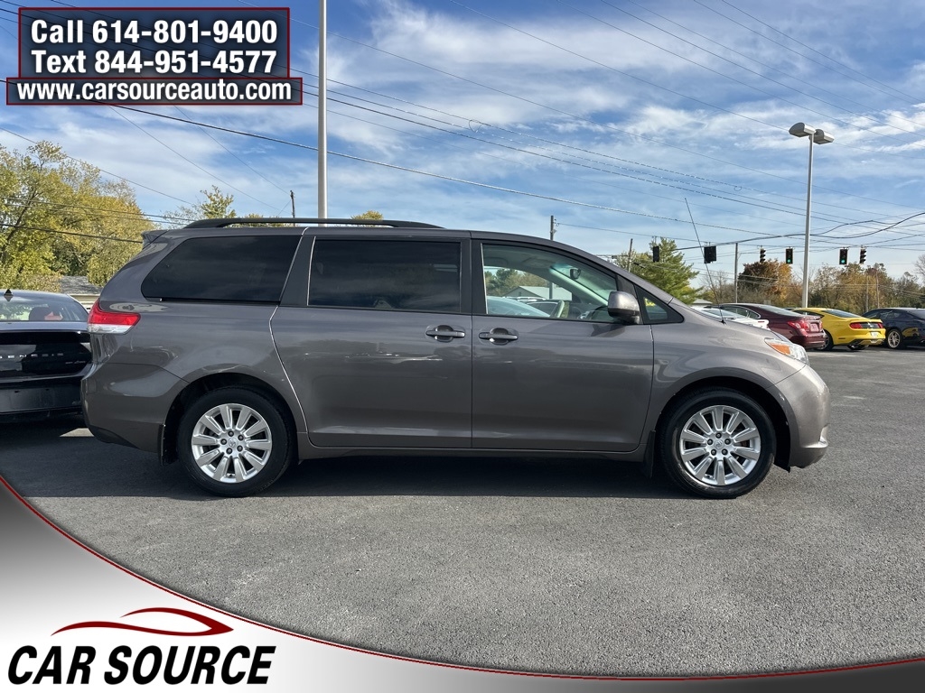 Toyota Sienna  2011 Toyota Sienna  2011
