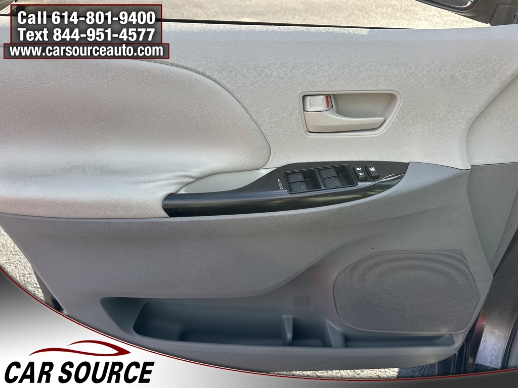 Toyota Sienna  2011 Toyota Sienna  2011