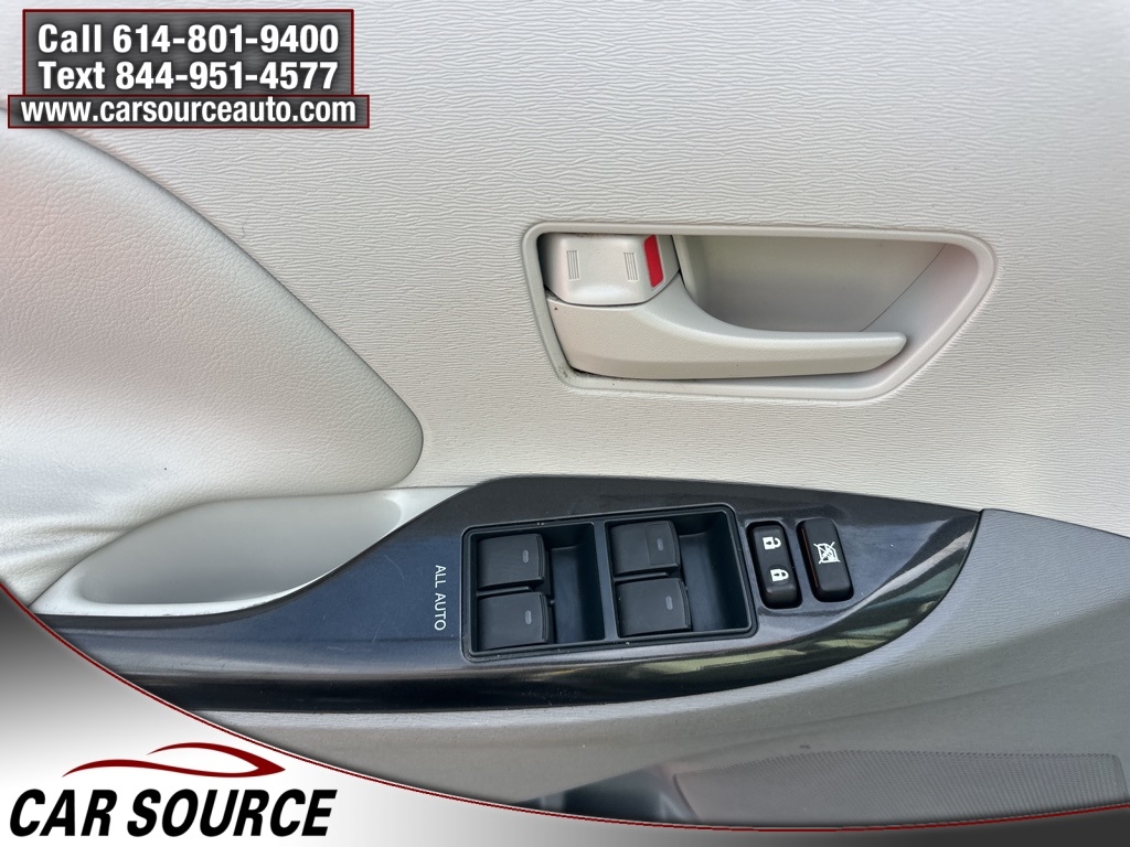 Toyota Sienna  2011 Toyota Sienna  2011