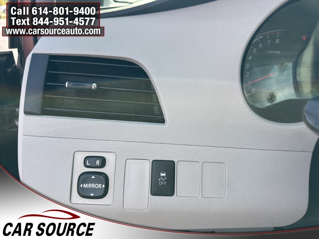 Toyota Sienna  2011 Toyota Sienna  2011