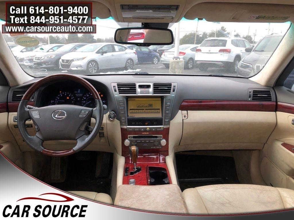 Lexus LS 460  2011