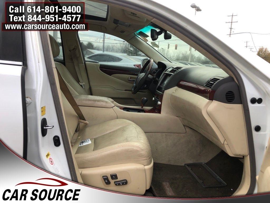 Lexus LS 460  2011