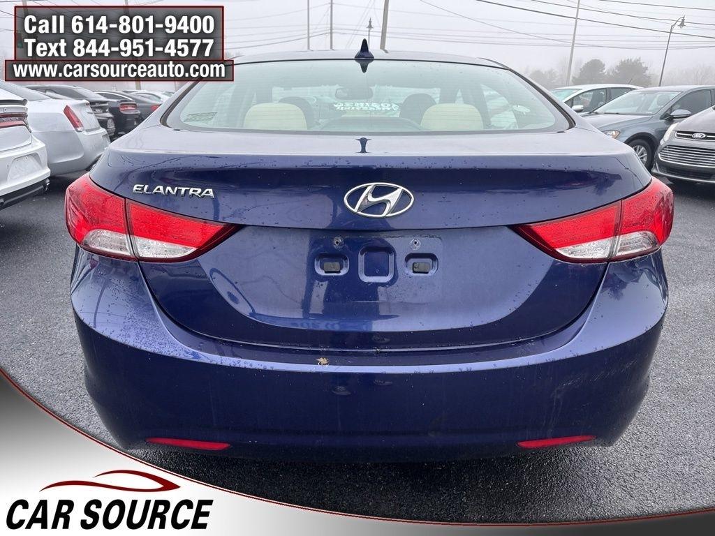 Hyundai Elantra  2013