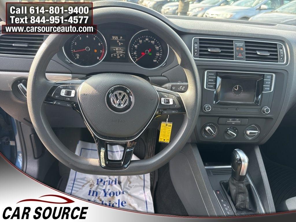 Volkswagen Jetta  2017