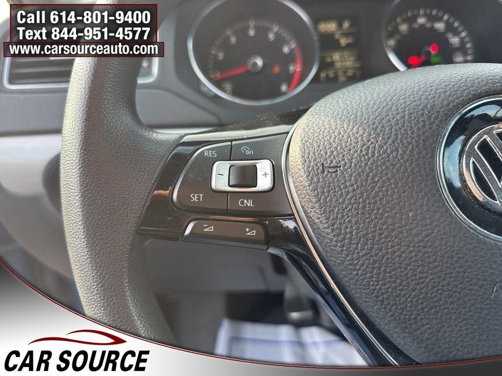 Volkswagen Jetta  2017