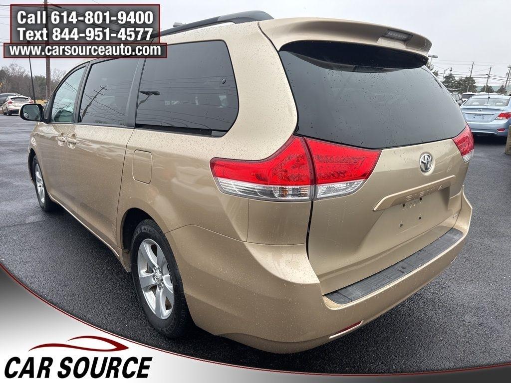 Toyota Sienna  2011