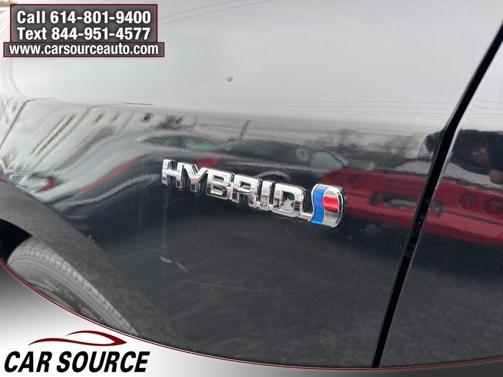 Toyota Prius V  2017