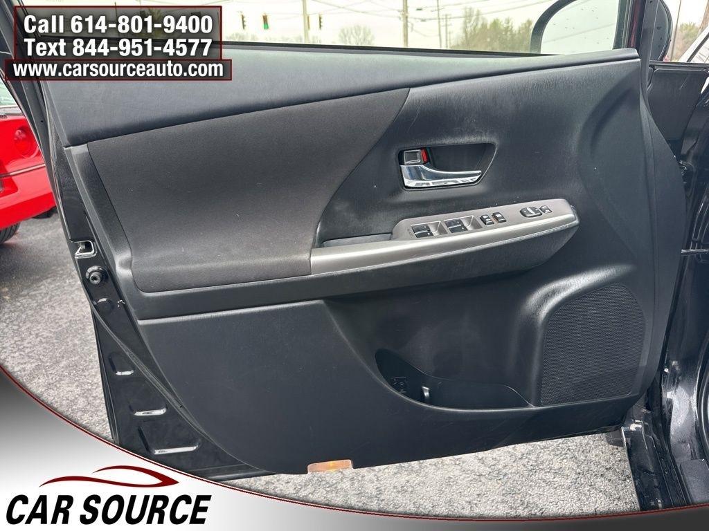 Toyota Prius V  2017