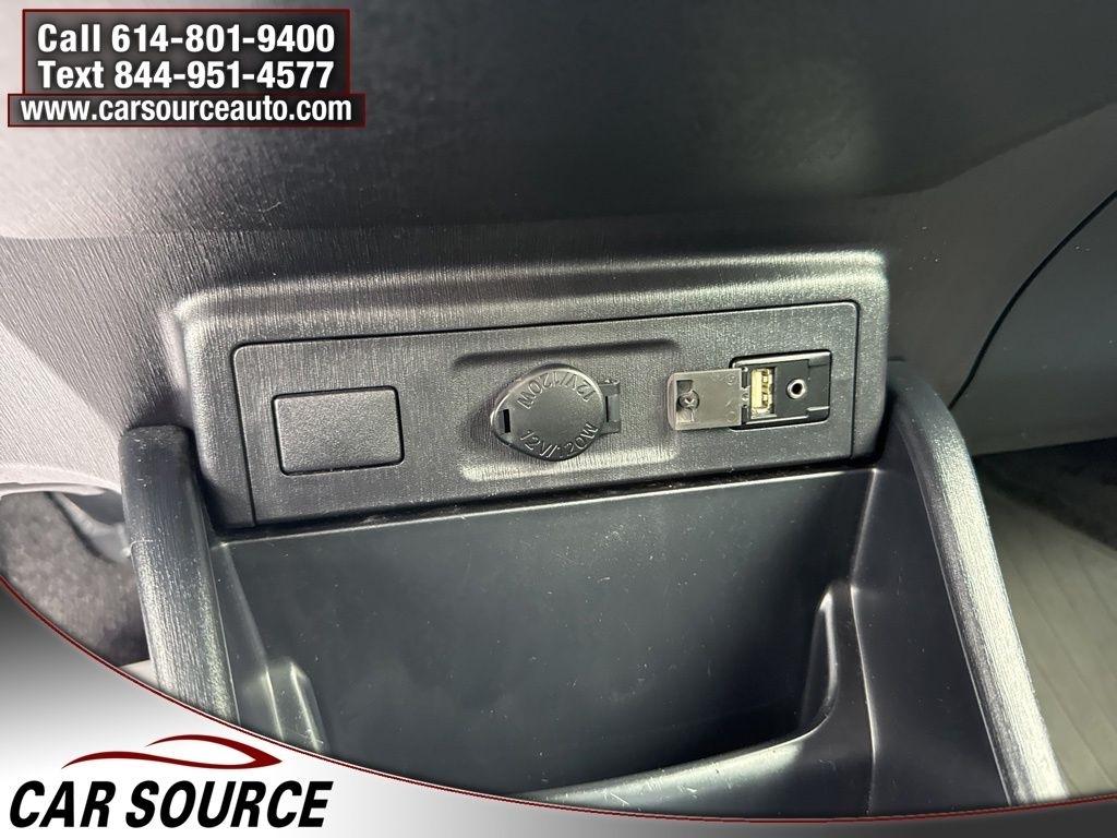 Toyota Prius V  2017