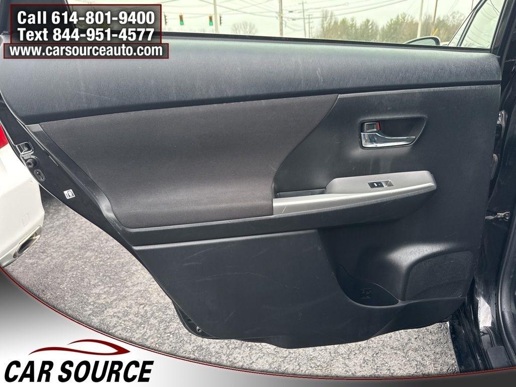 Toyota Prius V  2017