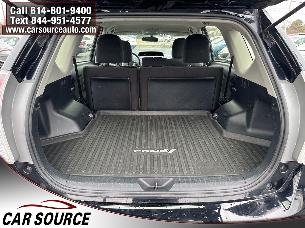 Toyota Prius V  2017