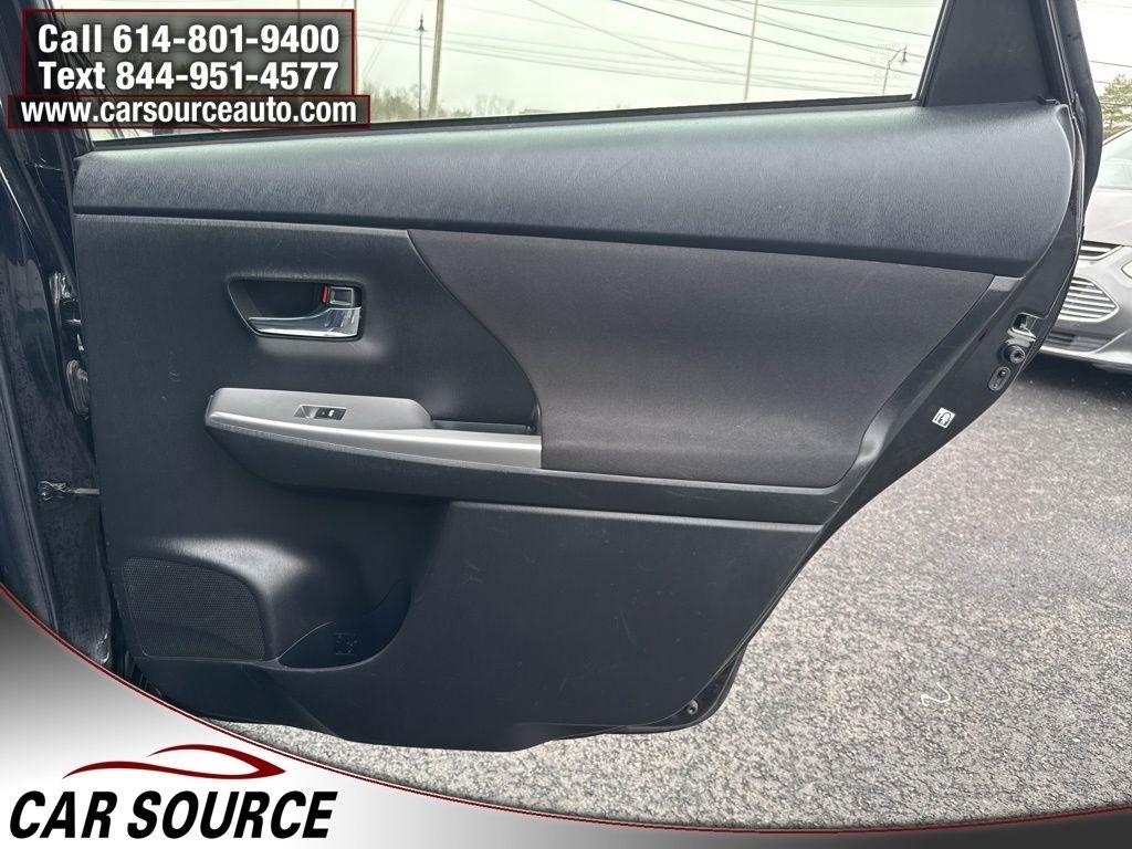 Toyota Prius V  2017