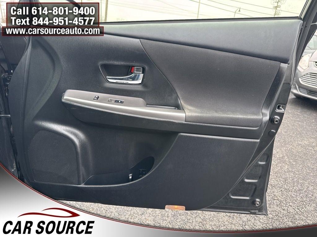 Toyota Prius V  2017