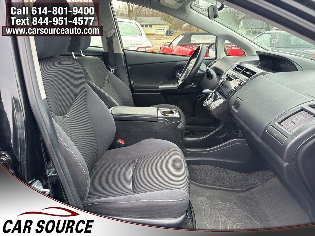 Toyota Prius V  2017