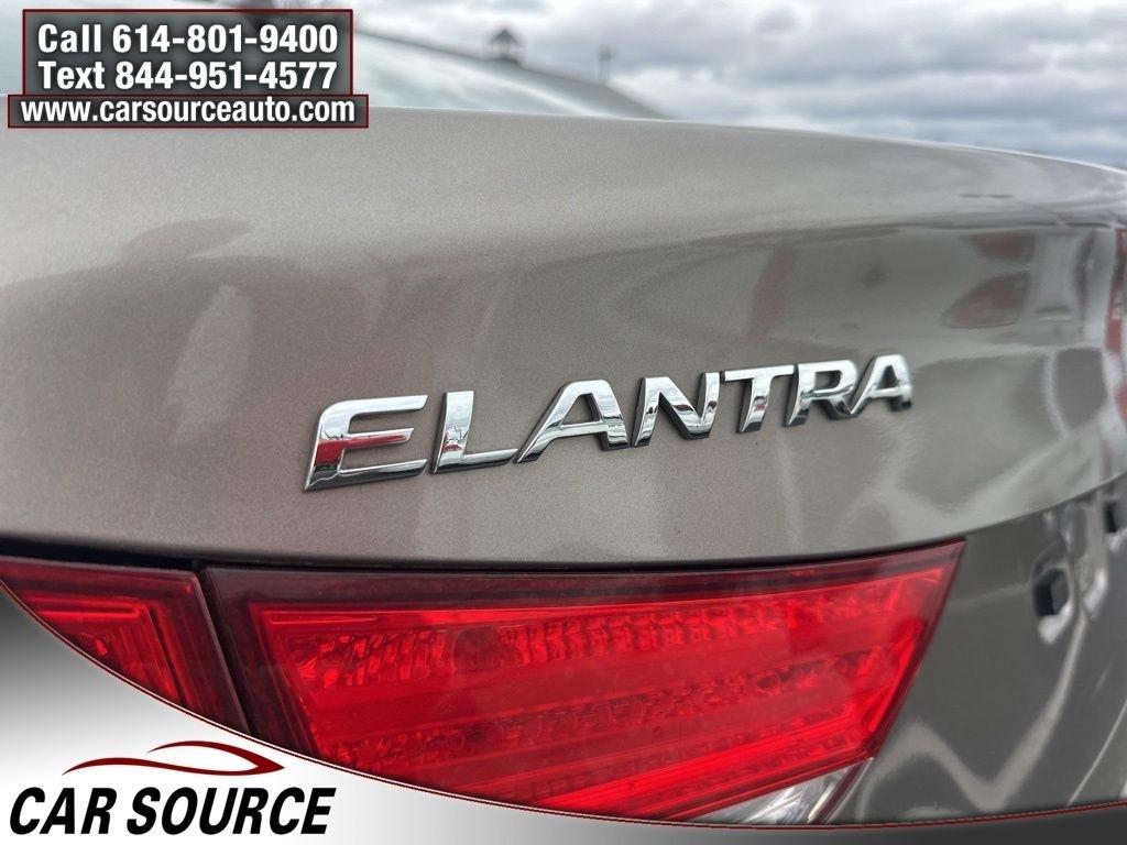 Hyundai Elantra  2011