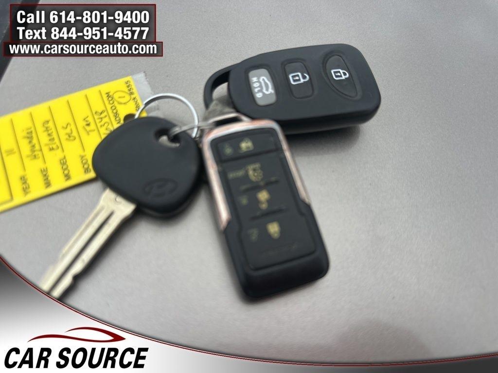 Hyundai Elantra  2011