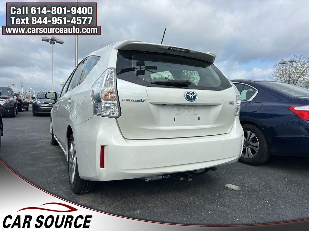 Toyota Prius V  2012