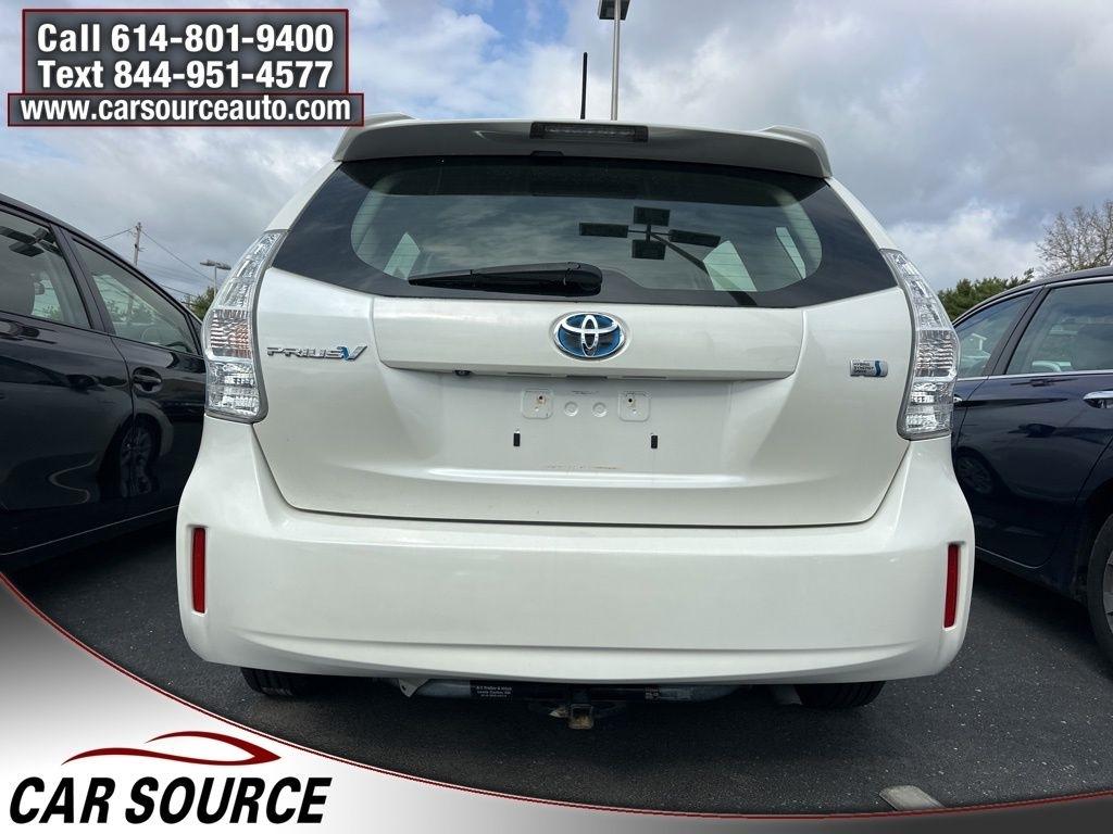 Toyota Prius V  2012