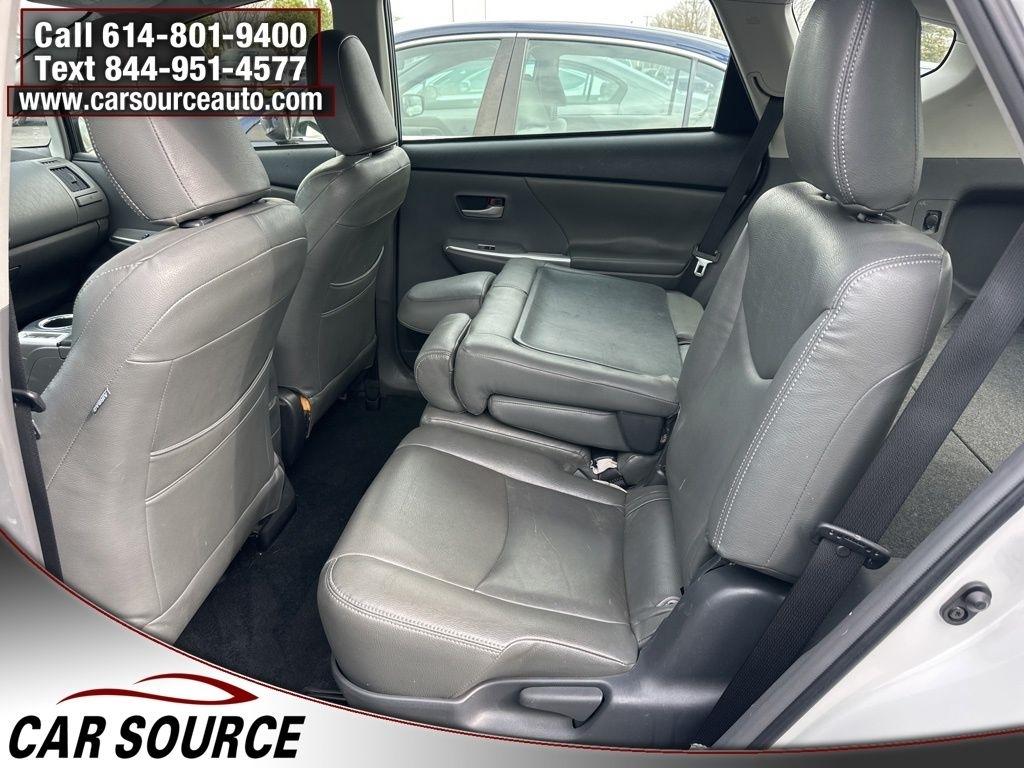 Toyota Prius V  2012