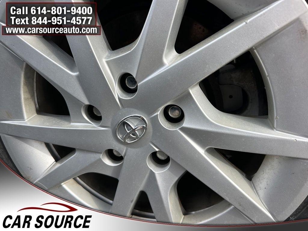 Toyota Prius V  2012