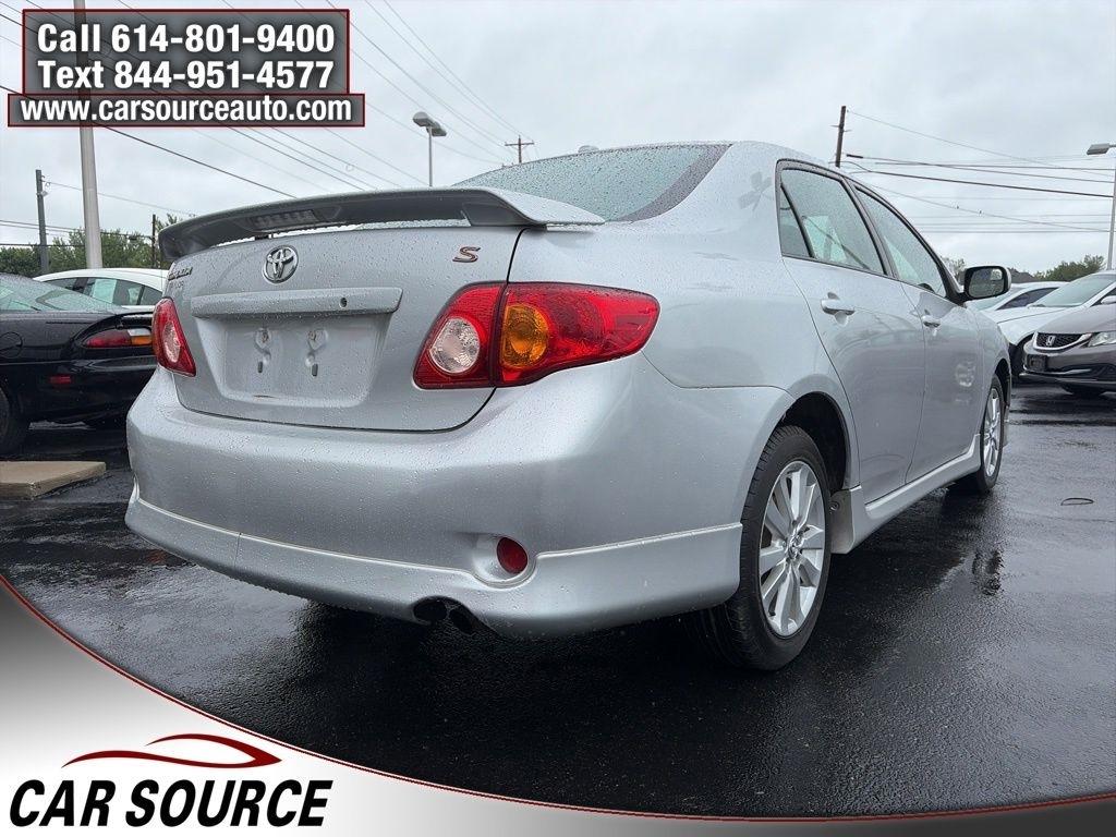 Toyota Corolla  2010