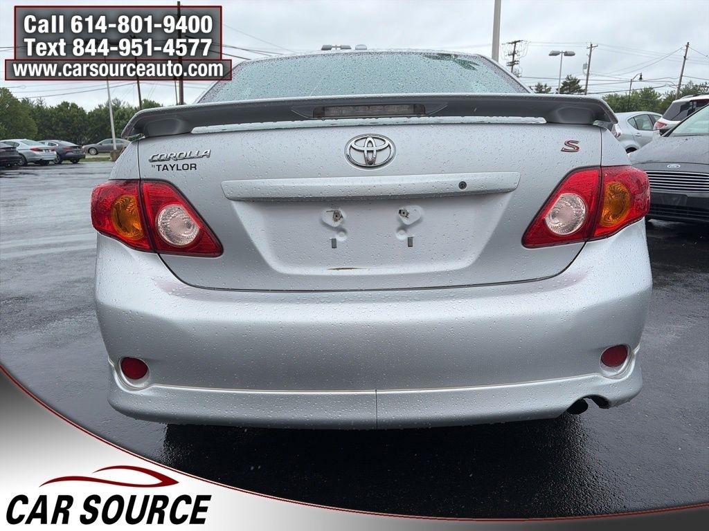 Toyota Corolla  2010