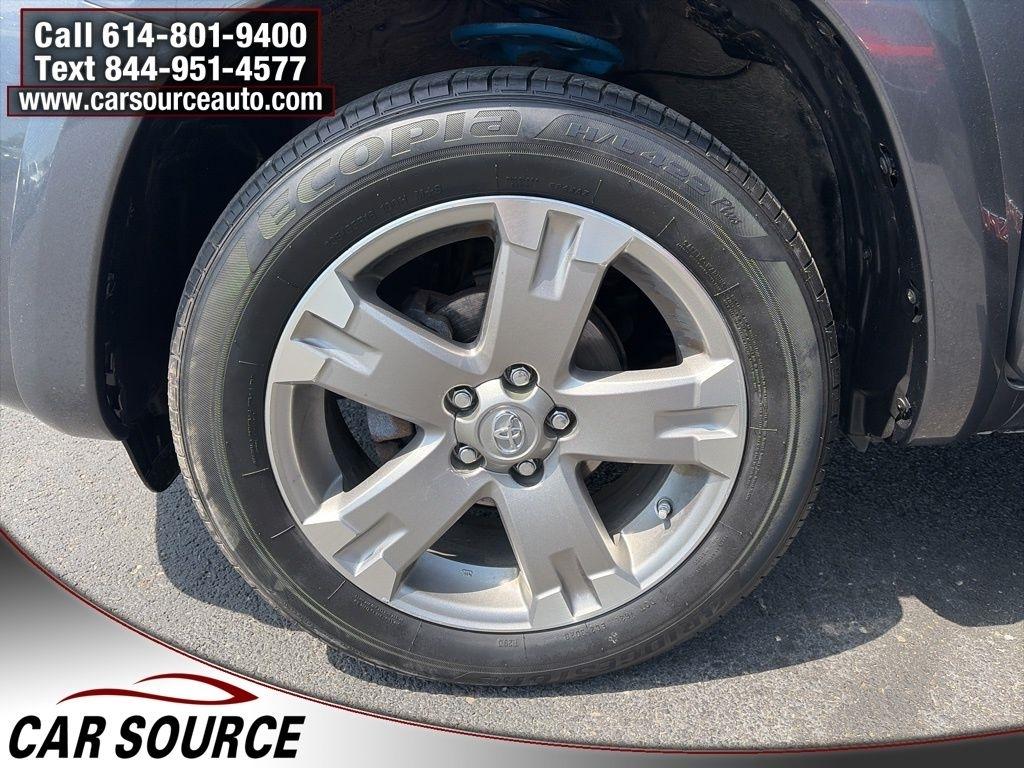 Toyota RAV4  2012