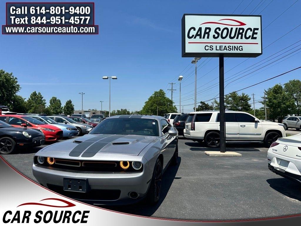 2016 Dodge Challenger SXT's photo
