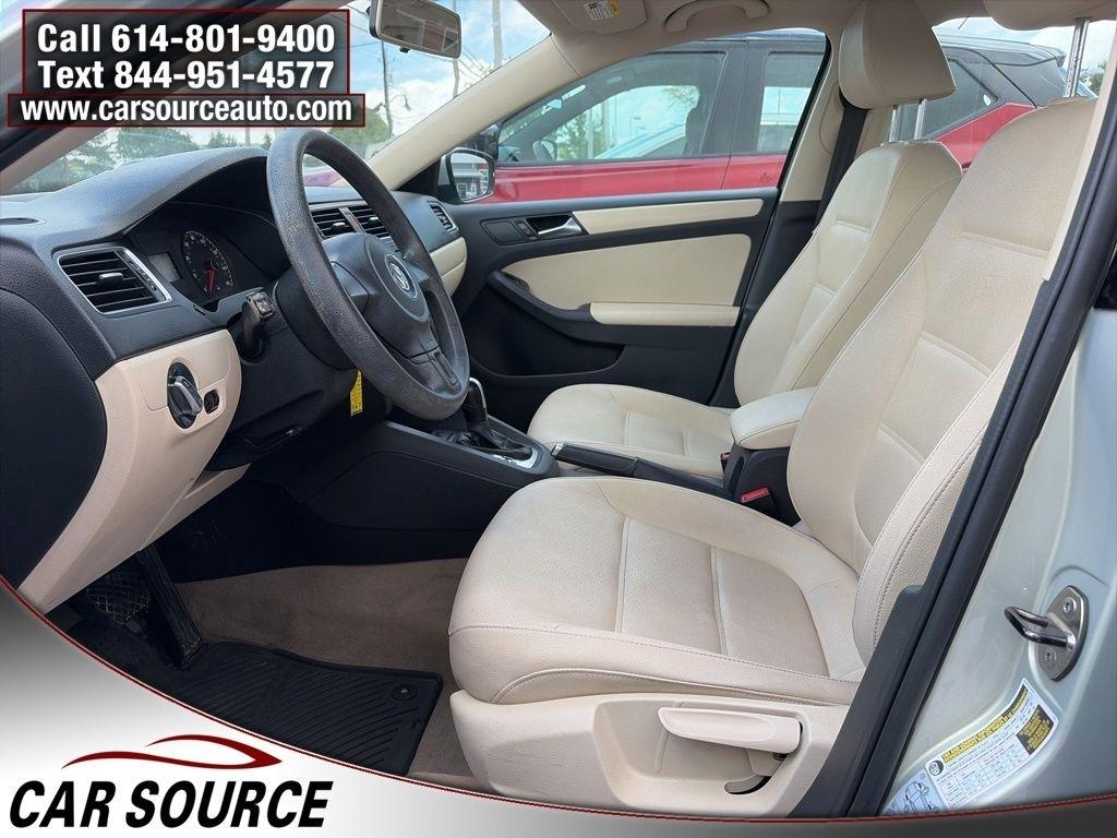 Volkswagen Jetta Sedan  2011