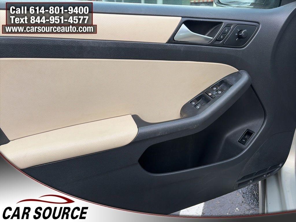 Volkswagen Jetta Sedan  2011