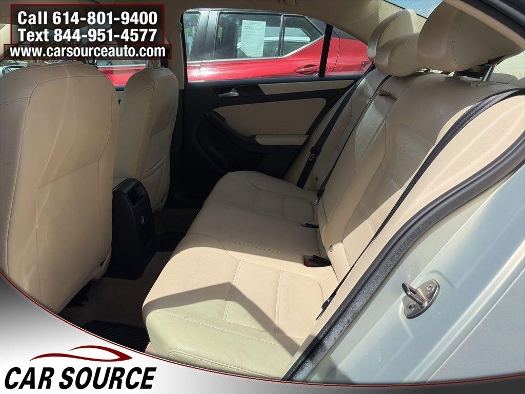 Volkswagen Jetta Sedan  2011