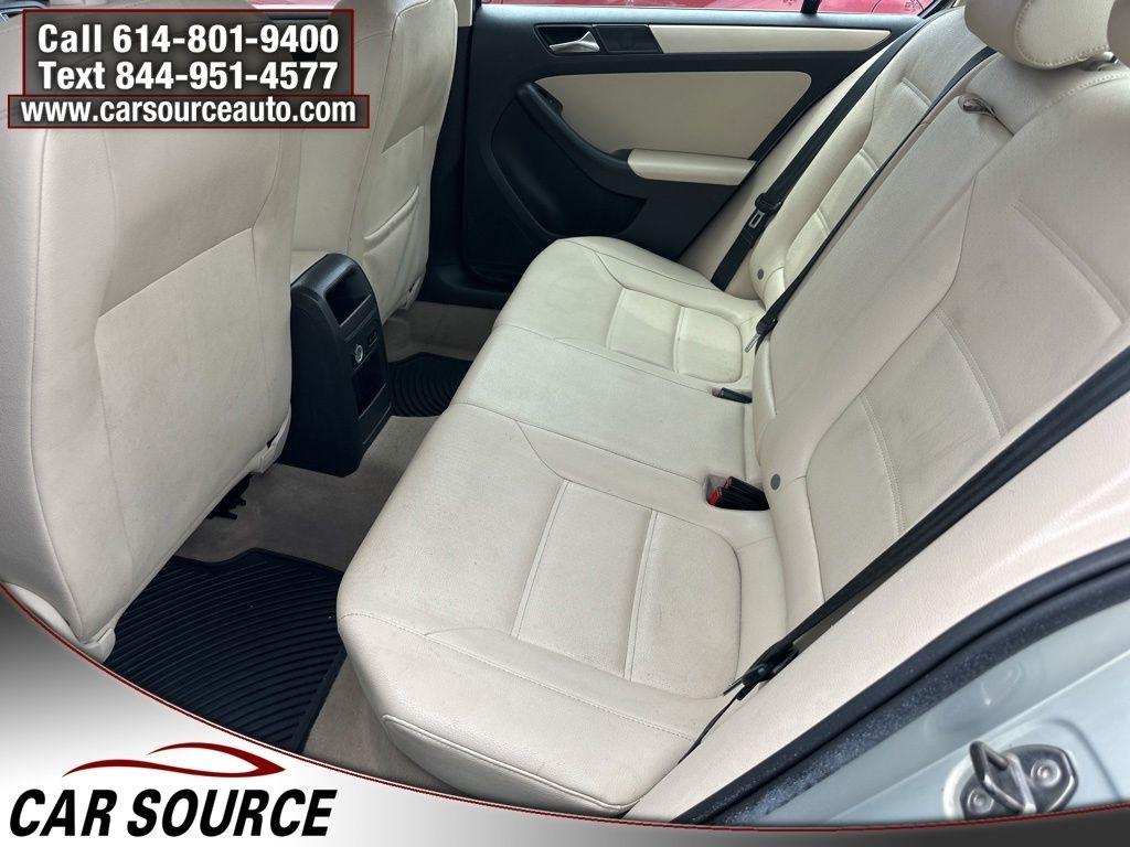 Volkswagen Jetta Sedan  2011