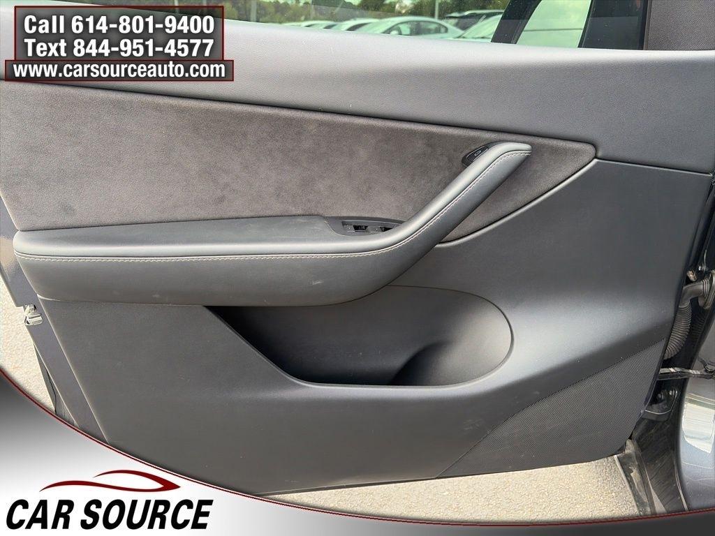 Tesla Model Y  2021