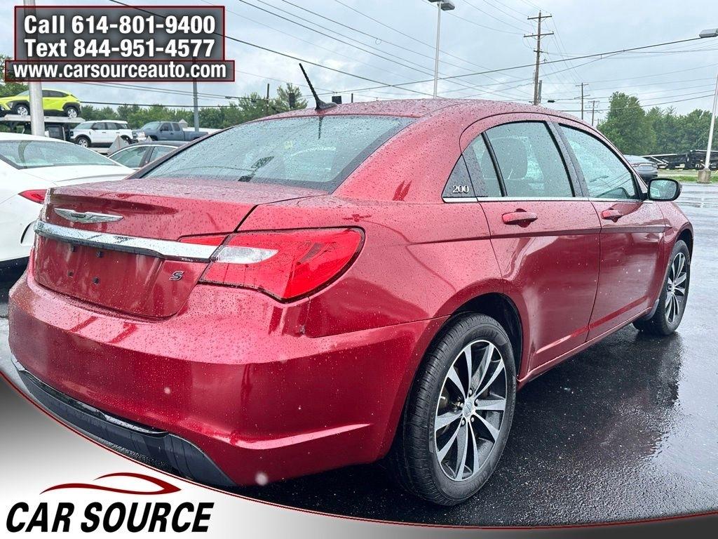 Chrysler 200  2013