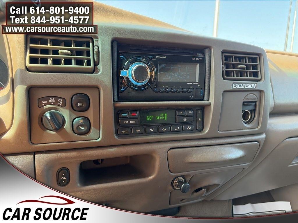 Ford Excursion  2002