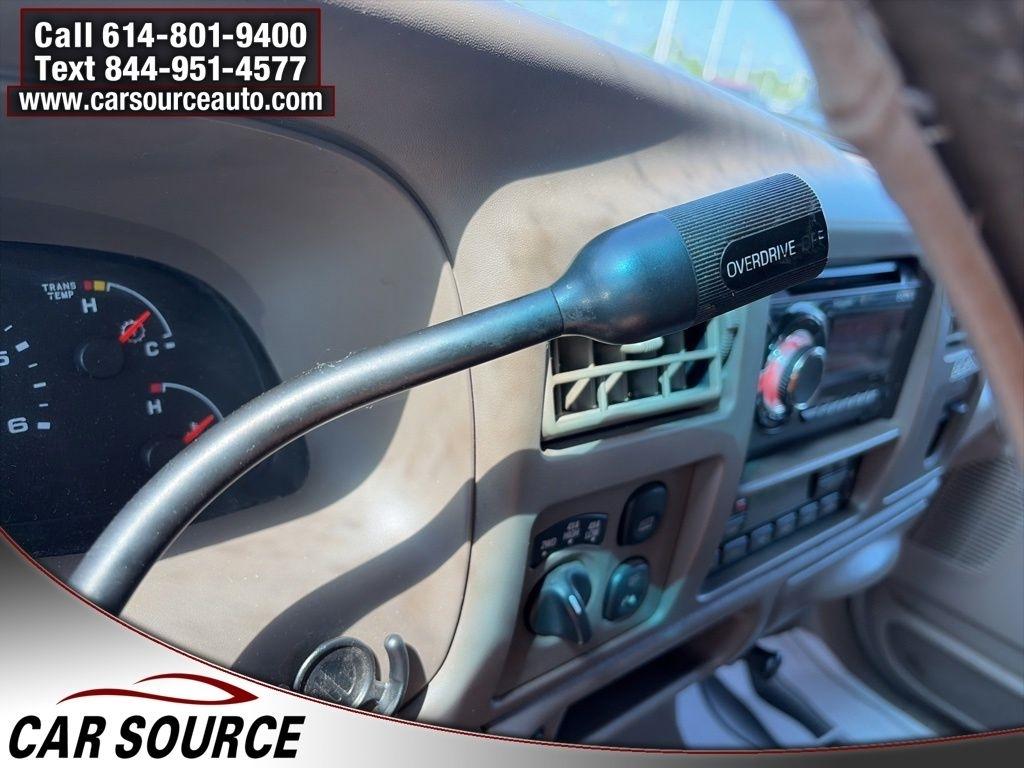 Ford Excursion  2002